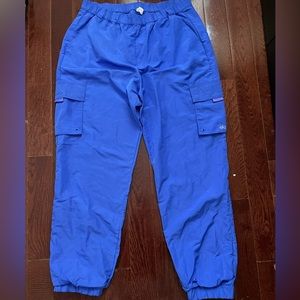 Never worn brand new alo cargo joggers